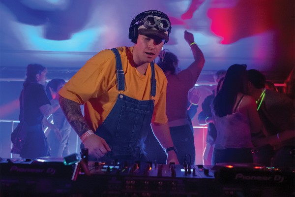 Minion Rave Reviewed: Where were all the babois?