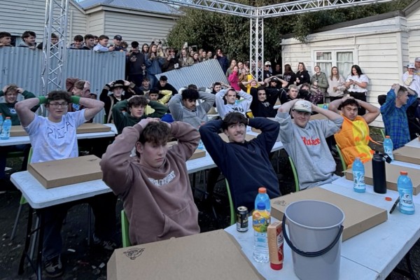 Castle Packs out for Pizza Eating Comp