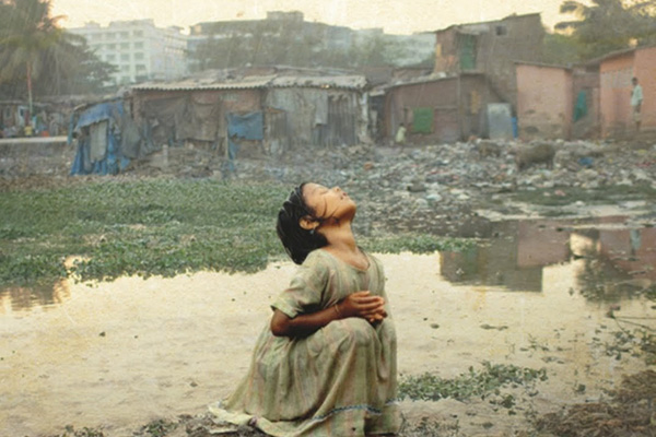 Behind the Beautiful Forevers: Life, Death, and Hope in a Mumbai Undercity by Katherine Boo