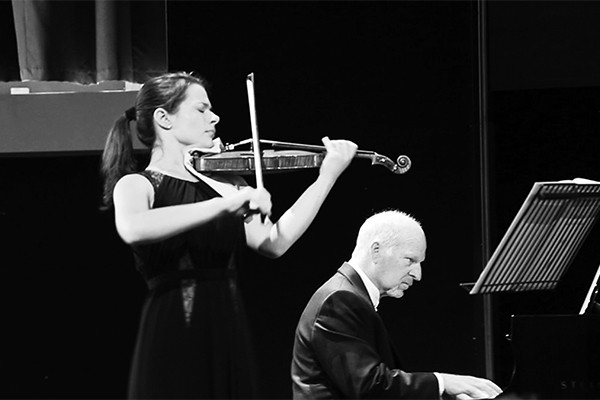 Review: Michael Houstoun & Bella Hristova