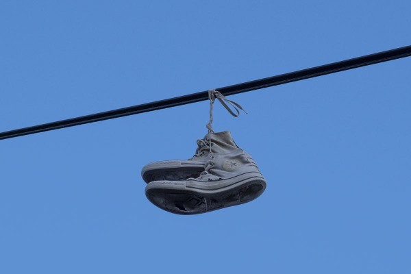 Can You Buy Drugs From Houses With Shoes on the Powerline? A Critic Investigation 